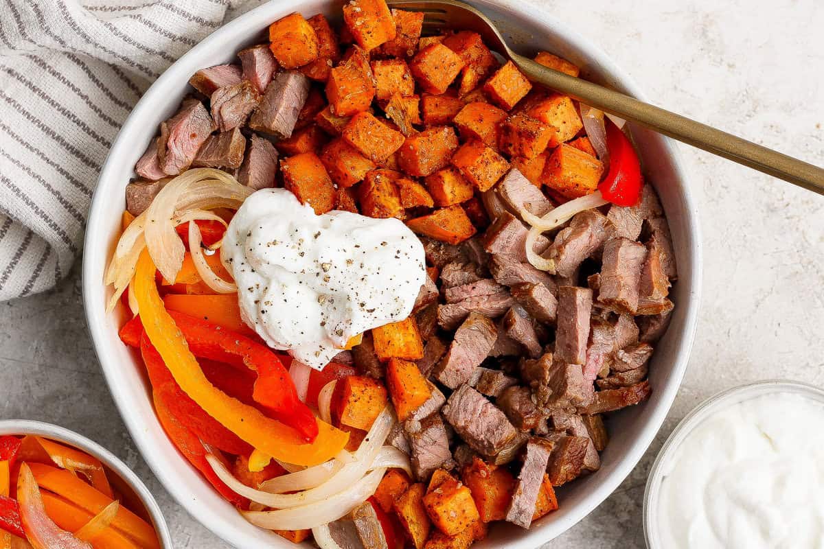Philly Cheese Steak Bowl: Proteína e Sabor em uma Refeição Equilibrada