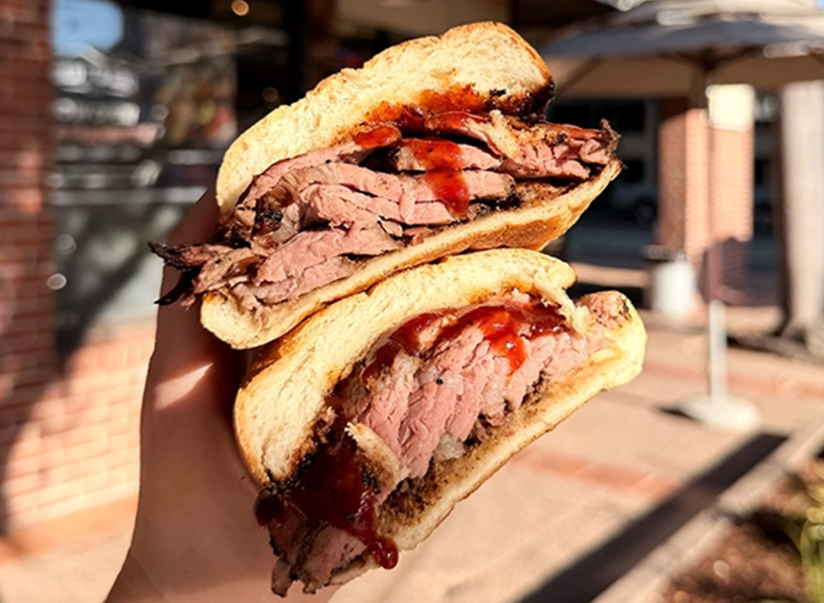 Como preparar um sanduíche de carne artesanal suculento