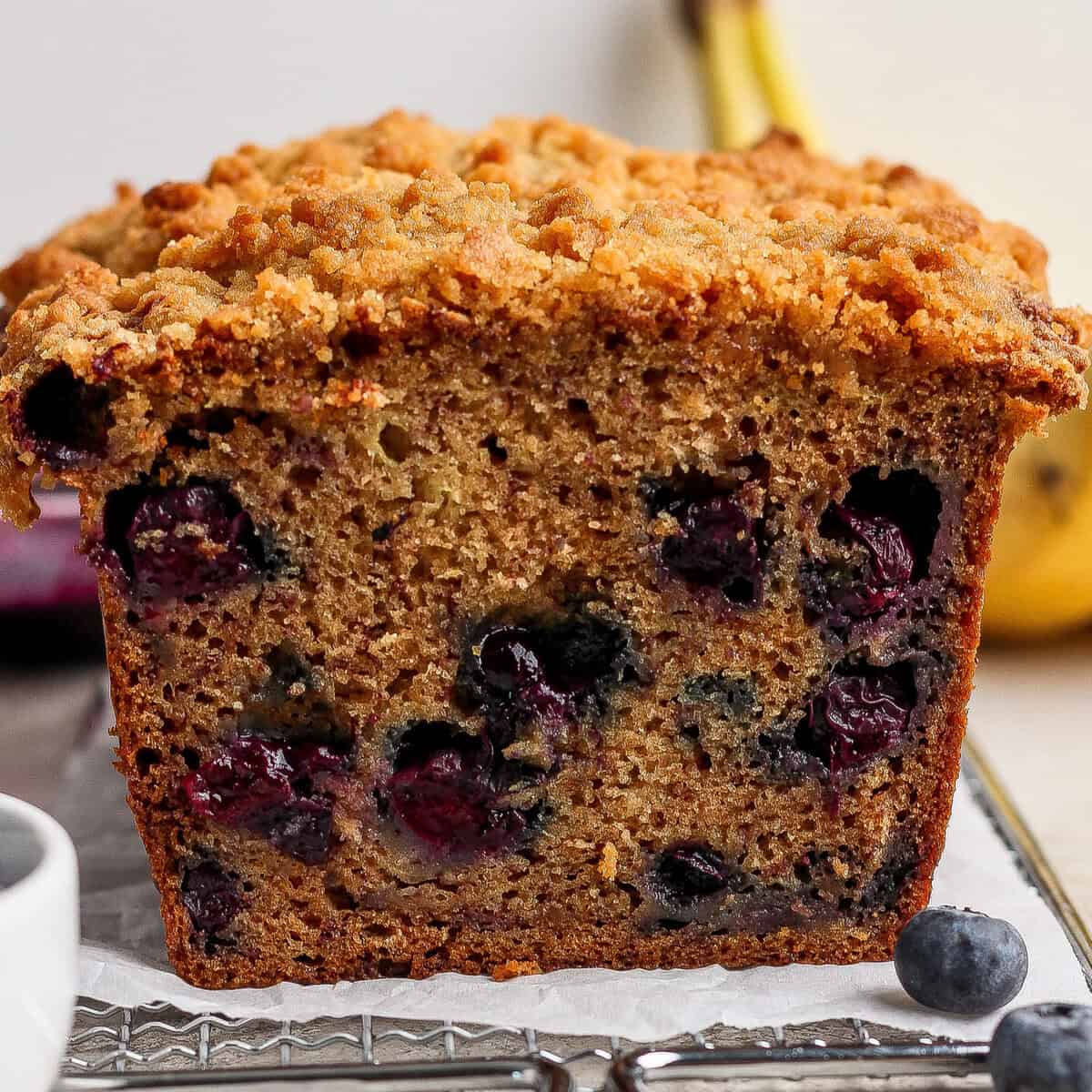 Como fazer um pão de banana com mirtilo fit e nutritivo