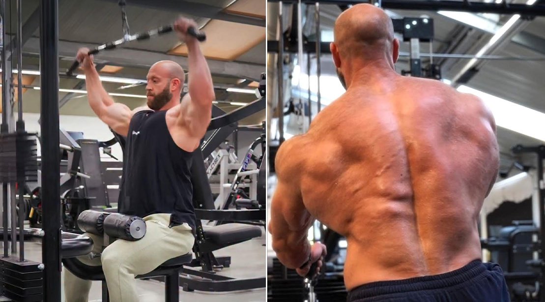 Um homem executando lat pulldown em uma máquina de ginástica, com pesos suspensos acima da cabeça